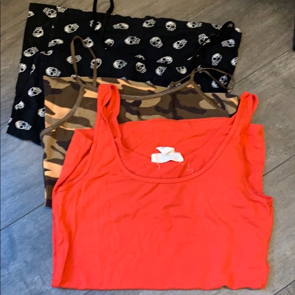 3 tank tops - Picture 1 of 4
